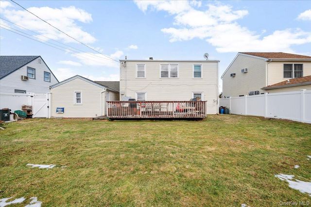 122 Balsam Lane, Levittown, NY 11756