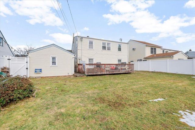 122 Balsam Lane, Levittown, NY 11756