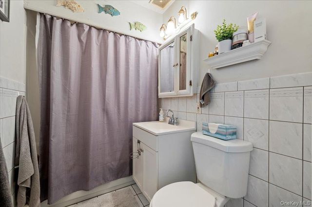 122 Balsam Lane, Levittown, NY 11756