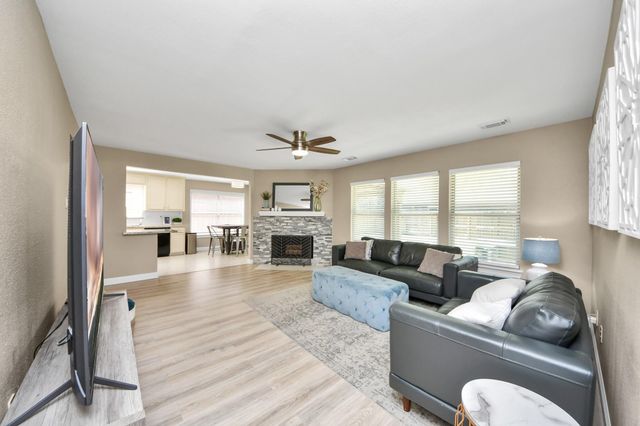 2506 Foxden Drive, Pearland, TX 77584