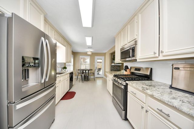 2506 Foxden Drive, Pearland, TX 77584