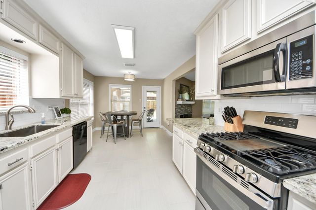 2506 Foxden Drive, Pearland, TX 77584