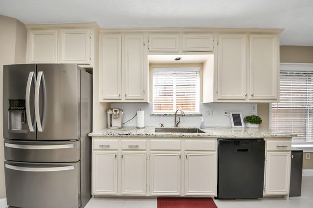 2506 Foxden Drive, Pearland, TX 77584