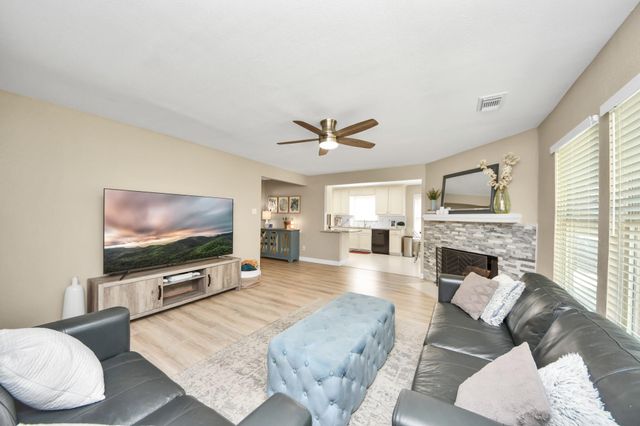 2506 Foxden Drive, Pearland, TX 77584