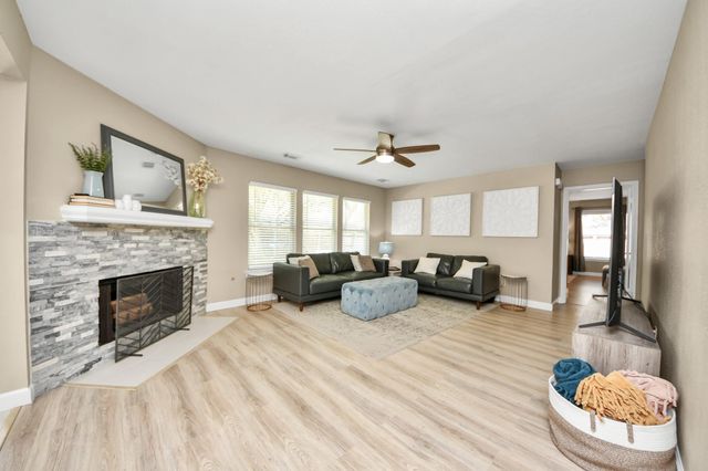 2506 Foxden Drive, Pearland, TX 77584