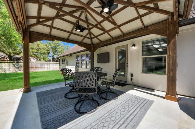 2506 Foxden Drive, Pearland, TX 77584