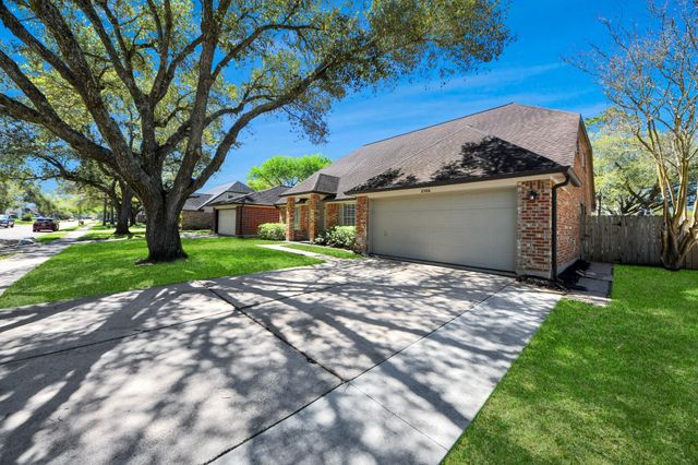 2506 Foxden Drive, Pearland, TX 77584