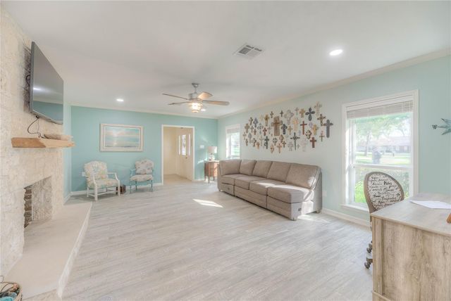 308 Trailwood Drive, Crockett, TX 75835