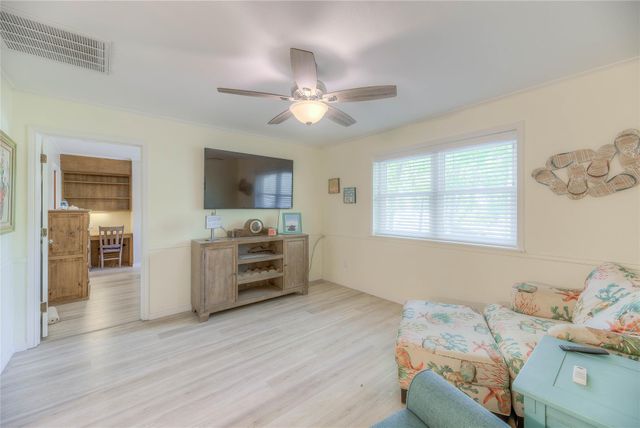 308 Trailwood Drive, Crockett, TX 75835