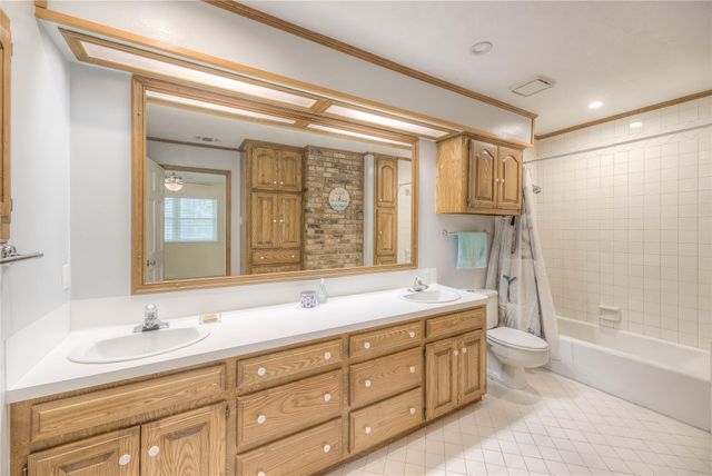 308 Trailwood Drive, Crockett, TX 75835