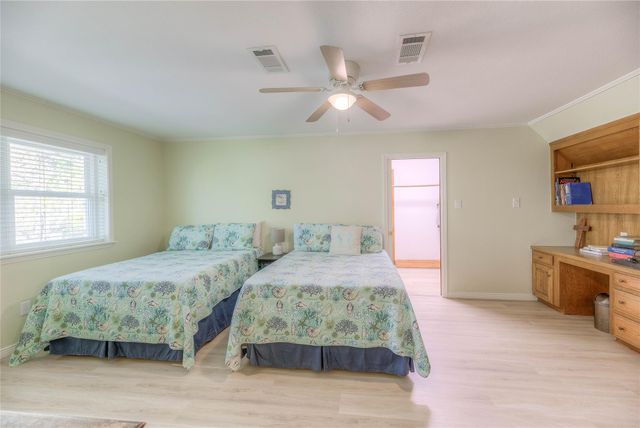 308 Trailwood Drive, Crockett, TX 75835