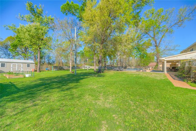 308 Trailwood Drive, Crockett, TX 75835