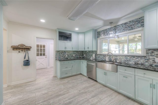 308 Trailwood Drive, Crockett, TX 75835