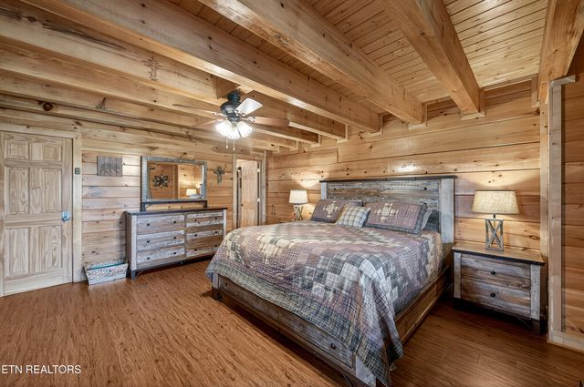 1937 Cougar Crossing Way, Sevierville, TN 37876