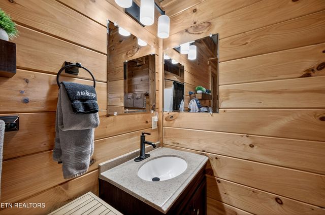 1937 Cougar Crossing Way, Sevierville, TN 37876