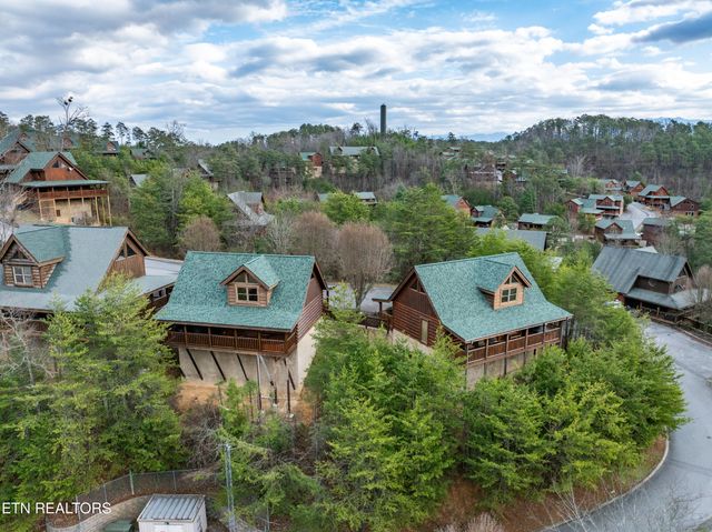 1937 Cougar Crossing Way, Sevierville, TN 37876