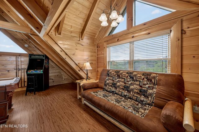 1937 Cougar Crossing Way, Sevierville, TN 37876