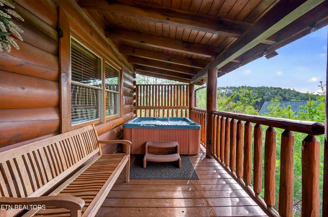 1937 Cougar Crossing Way, Sevierville, TN 37876