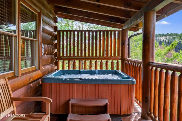 1937 Cougar Crossing Way, Sevierville, TN 37876