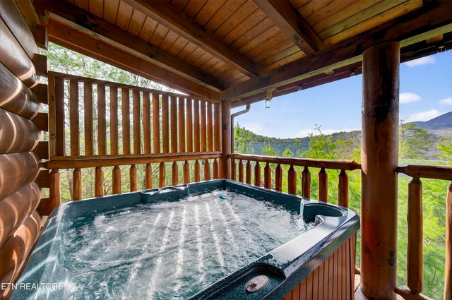 1937 Cougar Crossing Way, Sevierville, TN 37876