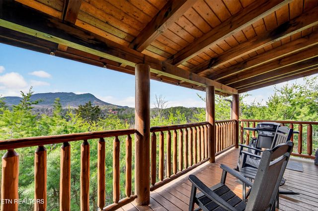 1937 Cougar Crossing Way, Sevierville, TN 37876