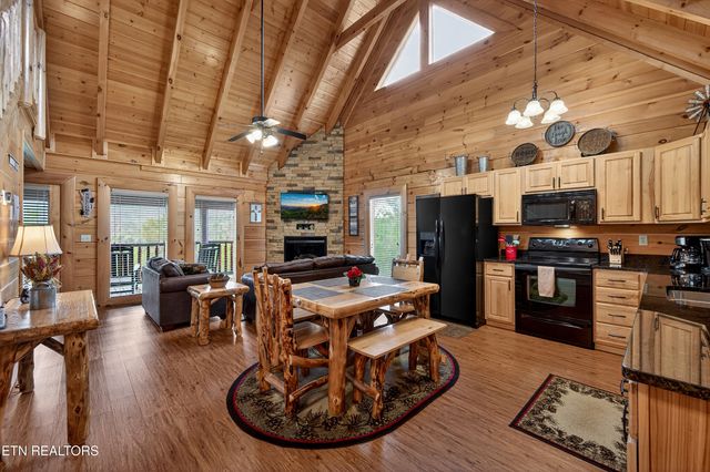 1937 Cougar Crossing Way, Sevierville, TN 37876