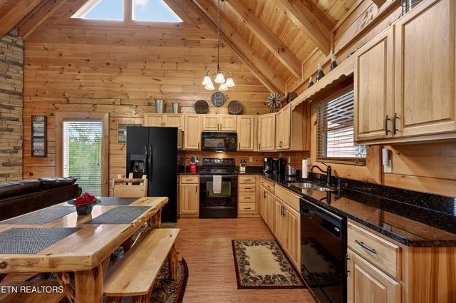 1937 Cougar Crossing Way, Sevierville, TN 37876