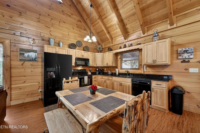 1937 Cougar Crossing Way, Sevierville, TN 37876