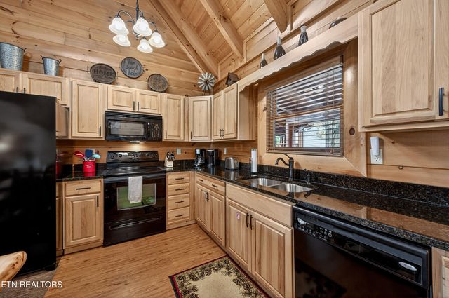 1937 Cougar Crossing Way, Sevierville, TN 37876