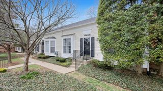 3607 Brownsboro Rd 13, Louisville, KY 40207