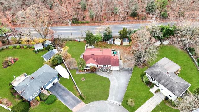 14 Urn Court, Brentwood, NY 11717