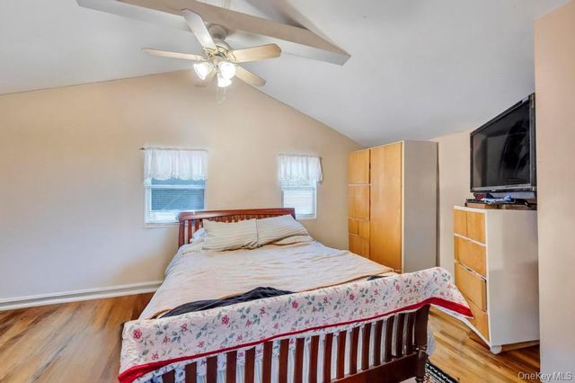 14 Urn Court, Brentwood, NY 11717