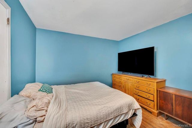 14 Urn Court, Brentwood, NY 11717