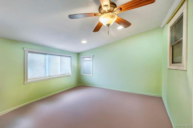 14 Urn Court, Brentwood, NY 11717