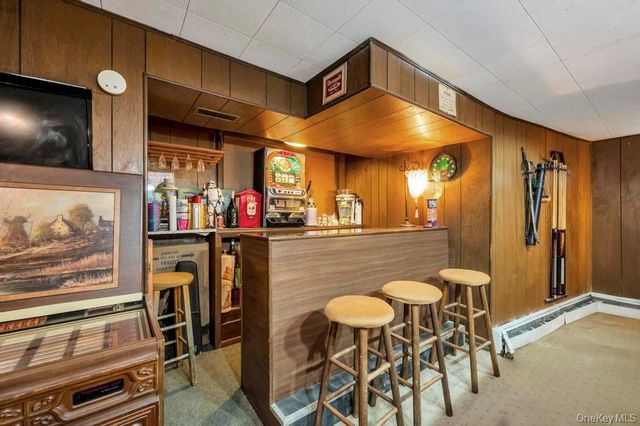 14 Urn Court, Brentwood, NY 11717