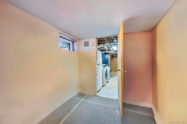 14 Urn Court, Brentwood, NY 11717