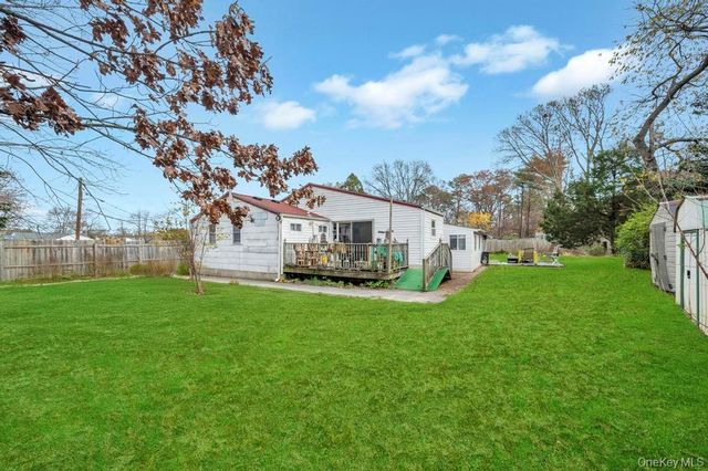 14 Urn Court, Brentwood, NY 11717