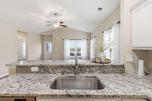 197 Ridge View Road, Versailles, KY 40383