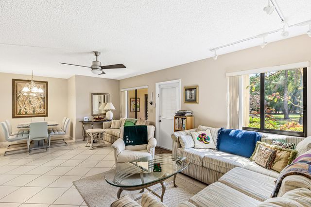 314 Knotty Pine Circle C-1, Greenacres, FL 33463