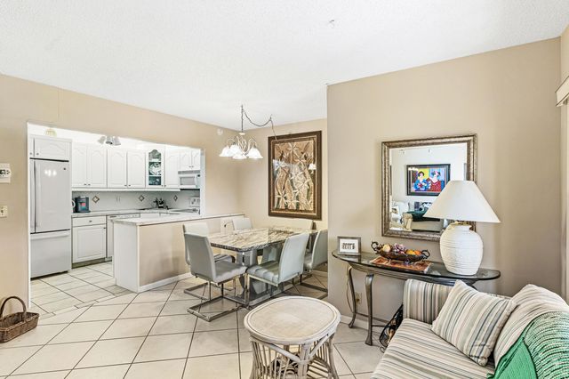 314 Knotty Pine Circle C-1, Greenacres, FL 33463