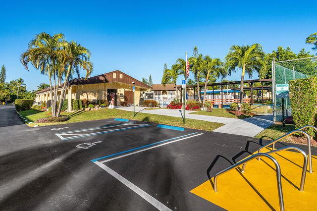 314 Knotty Pine Circle C-1, Greenacres, FL 33463