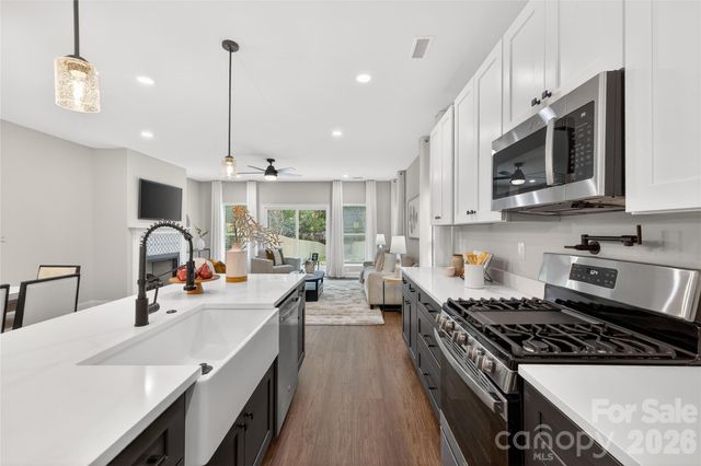 3217 Credenza Road, Charlotte, NC 28208