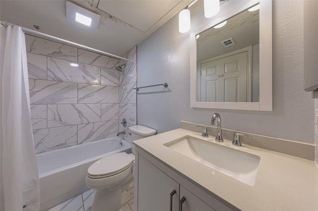 501 W 26th ST 103, Austin, TX 78705