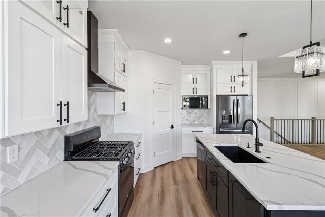 17317 Brookview Drive, Urbandale, IA 50263