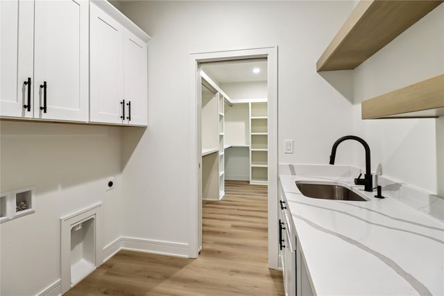 17317 Brookview Drive, Urbandale, IA 50263