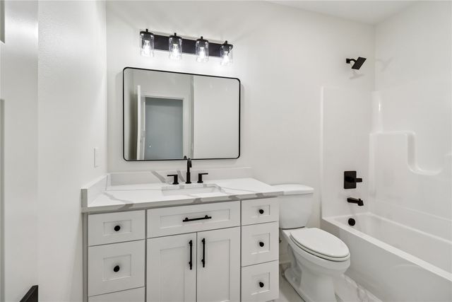 17317 Brookview Drive, Urbandale, IA 50263