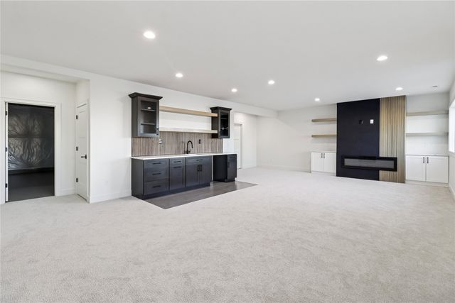 17317 Brookview Drive, Urbandale, IA 50263