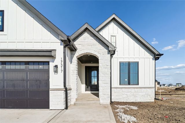 17317 Brookview Drive, Urbandale, IA 50263