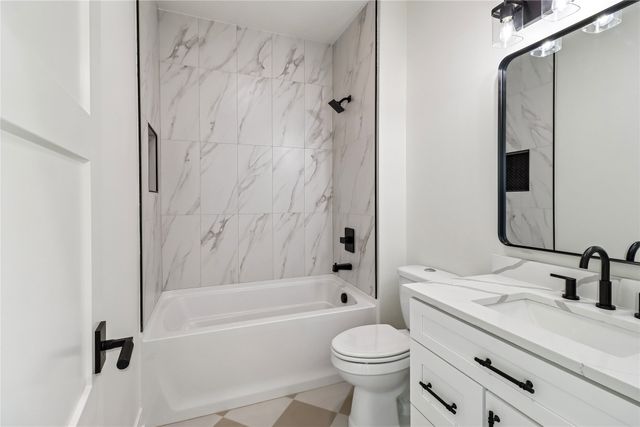 17317 Brookview Drive, Urbandale, IA 50263