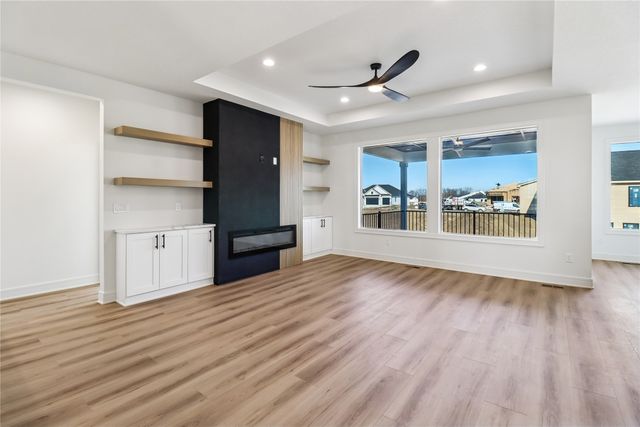 17317 Brookview Drive, Urbandale, IA 50263